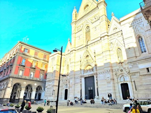 appartamento in vendita a Napoli in zona Porto