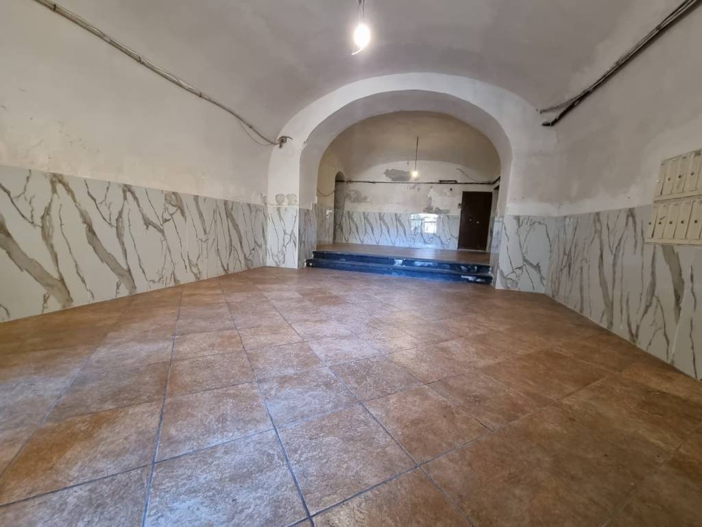 appartamento in vendita a Napoli in zona Chiaia