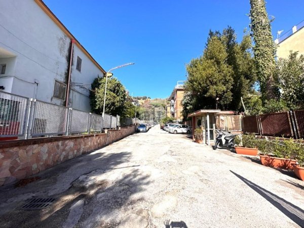 appartamento in vendita a Napoli in zona Bagnoli