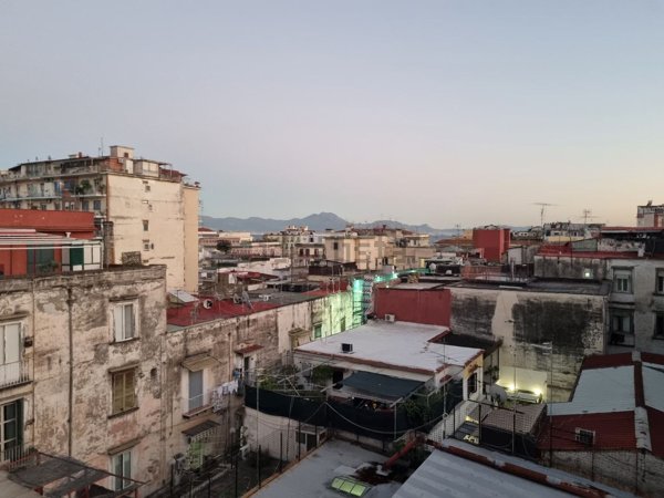 appartamento in vendita a Napoli in zona Chiaia