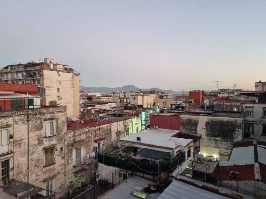 appartamento in vendita a Napoli in zona Chiaia