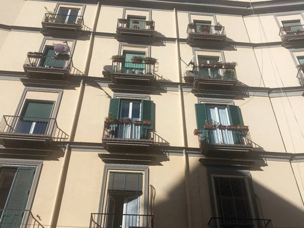 appartamento in vendita a Napoli in zona Chiaia