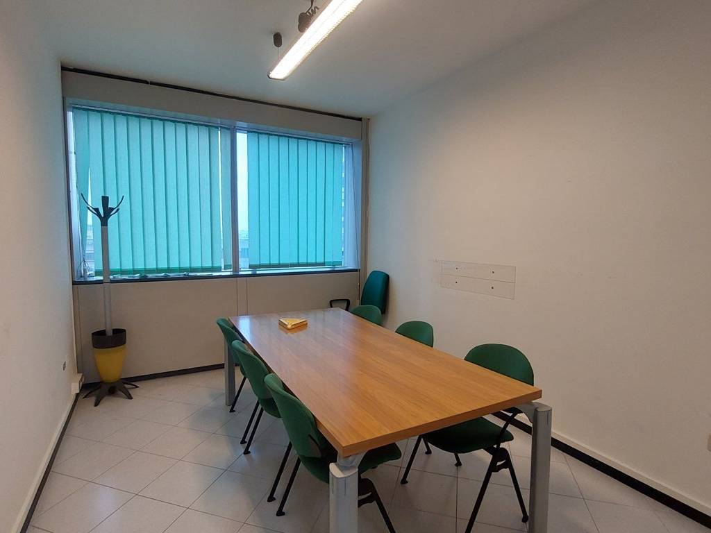 ufficio in vendita a Napoli in zona Poggioreale