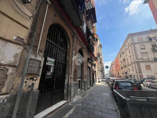 locale commerciale in vendita a Napoli