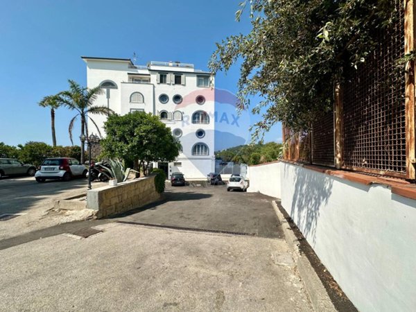 appartamento in vendita a Napoli in zona Bagnoli