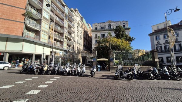 appartamento in vendita a Napoli in zona Chiaia