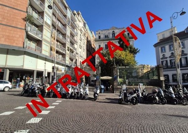 appartamento in vendita a Napoli in zona Chiaia