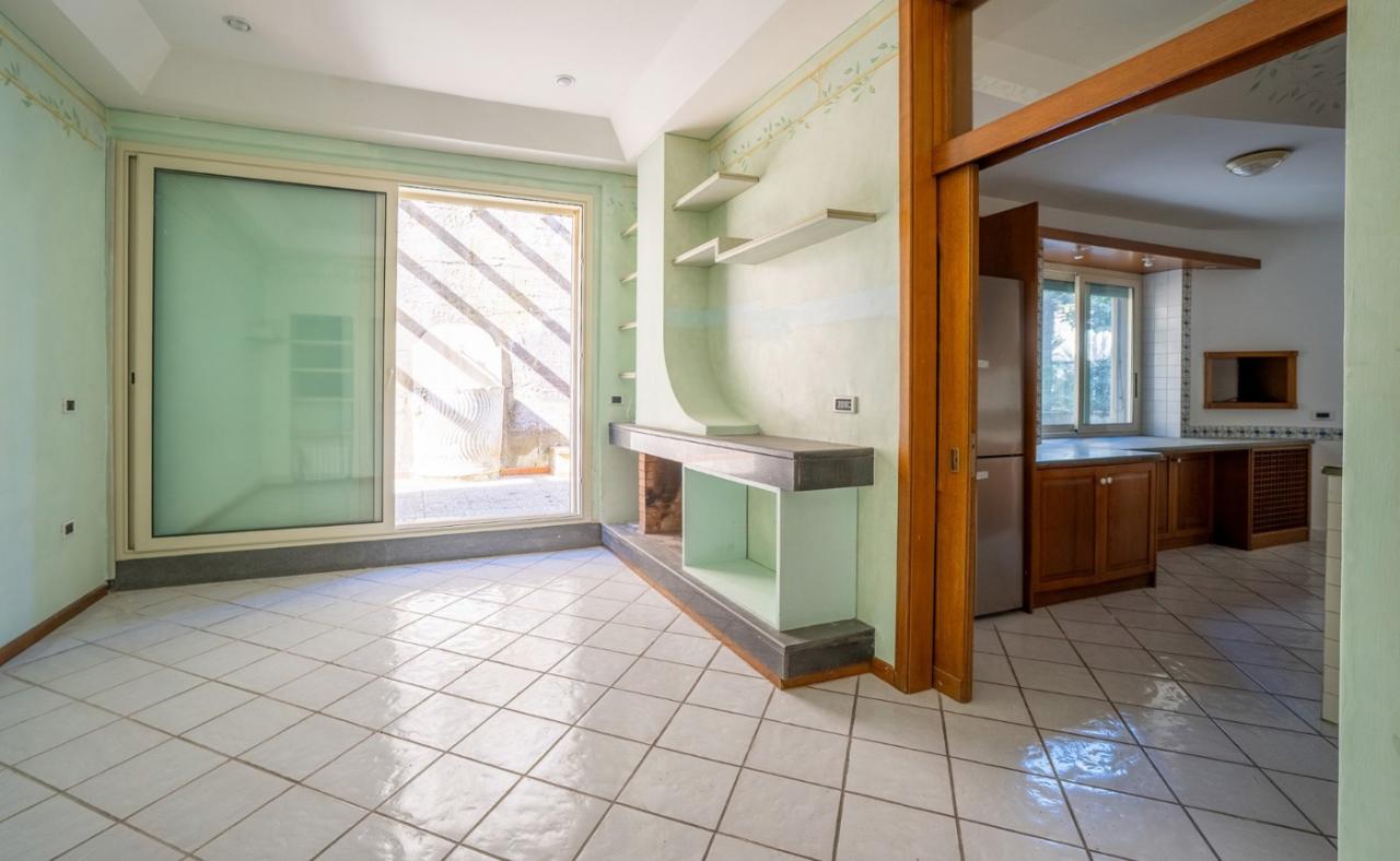 appartamento in vendita a Napoli in zona Bagnoli