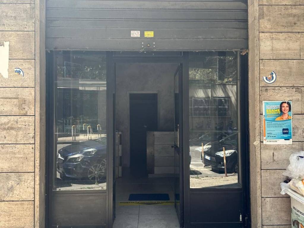 negozio in vendita a Napoli in zona Arenella