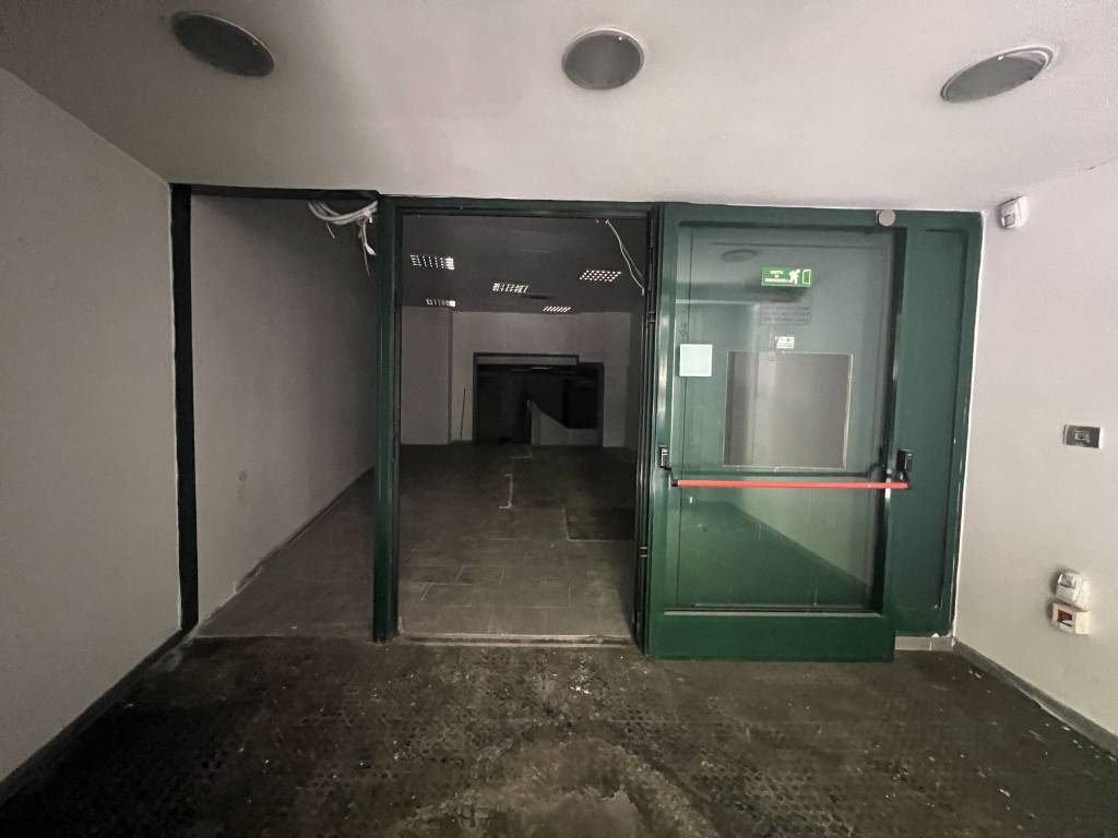 negozio in vendita a Napoli in zona Montecalvario