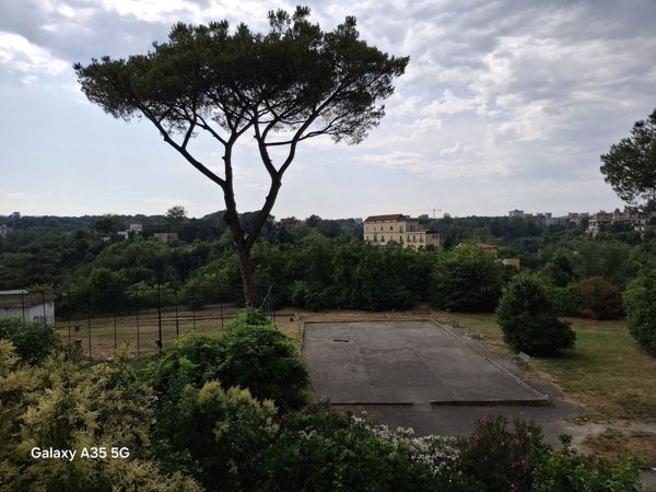 appartamento in vendita a Napoli in zona San Carlo all'Arena