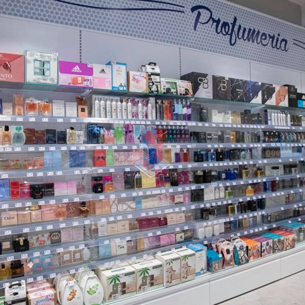 locale commerciale in vendita a Napoli in zona Vomero