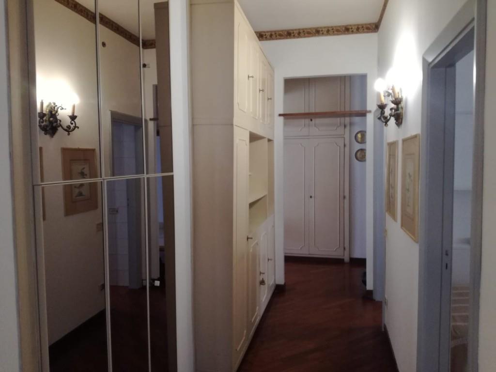 appartamento in vendita a Napoli in zona Chiaia