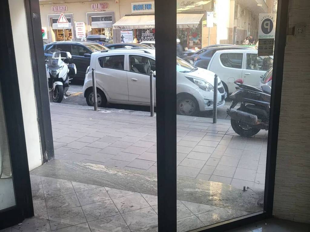negozio in vendita a Napoli in zona Vomero