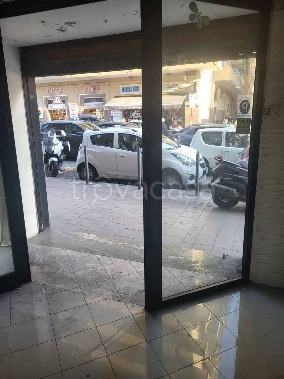negozio in vendita a Napoli in zona Vomero