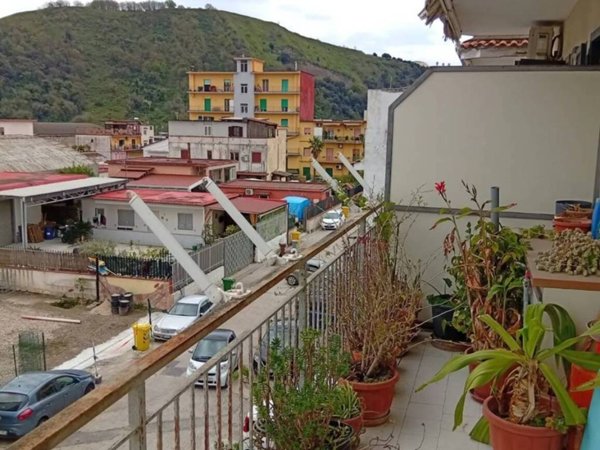 appartamento in vendita a Napoli in zona Bagnoli