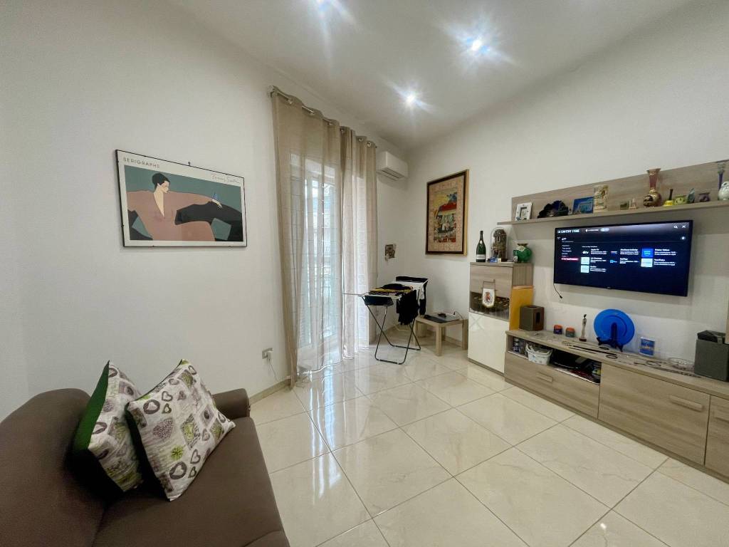 appartamento in vendita a Napoli in zona Stella