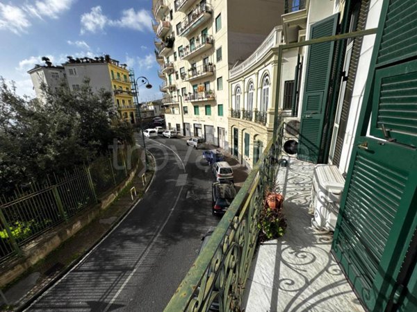 appartamento in vendita a Napoli in zona Chiaia