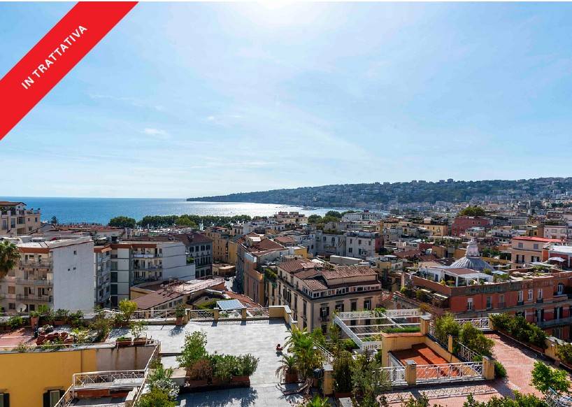 appartamento in vendita a Napoli in zona Chiaia