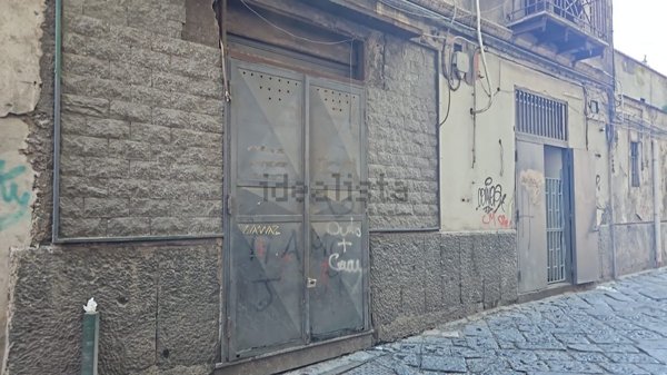 locale commerciale in vendita a Napoli in zona San Lorenzo