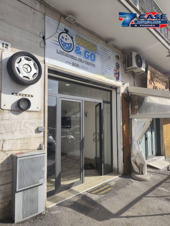 negozio in vendita a Napoli in zona Fuorigrotta