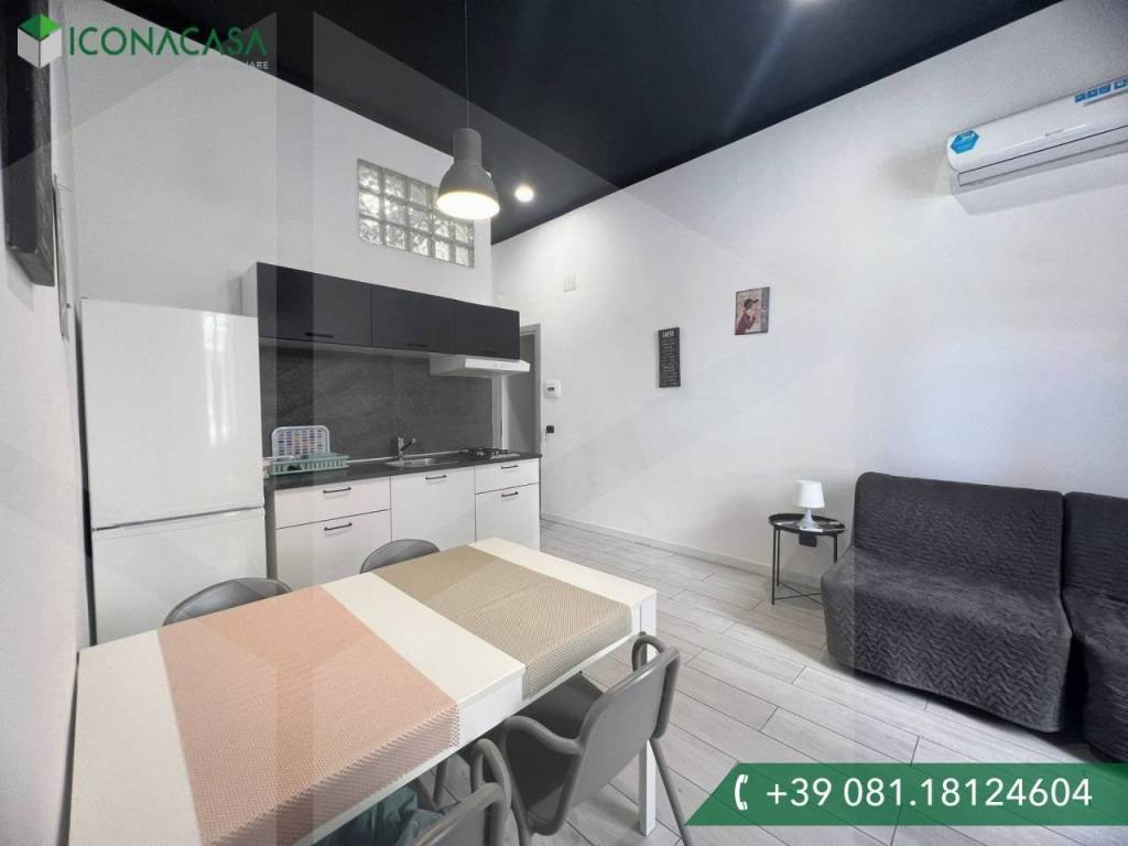 appartamento in vendita a Napoli in zona Avvocata