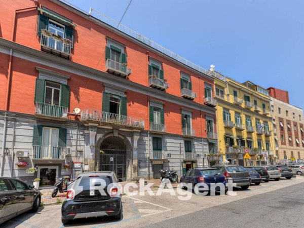 appartamento in vendita a Napoli in zona Chiaia