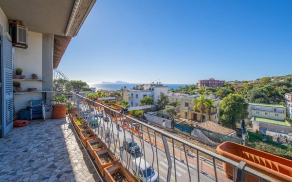 appartamento in vendita a Napoli in zona Posillipo