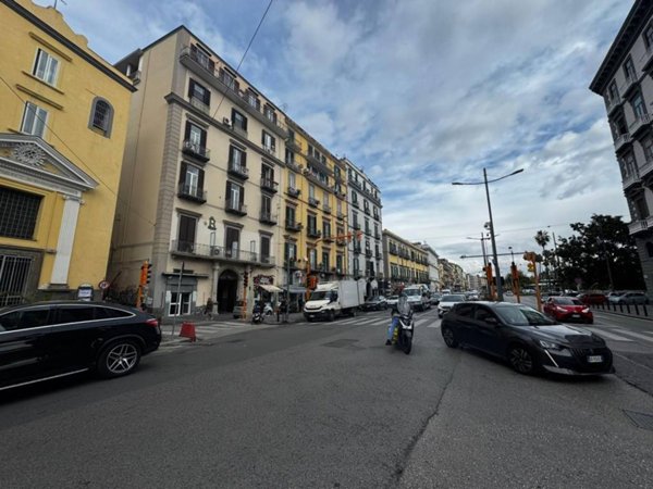 appartamento in vendita a Napoli in zona Chiaia