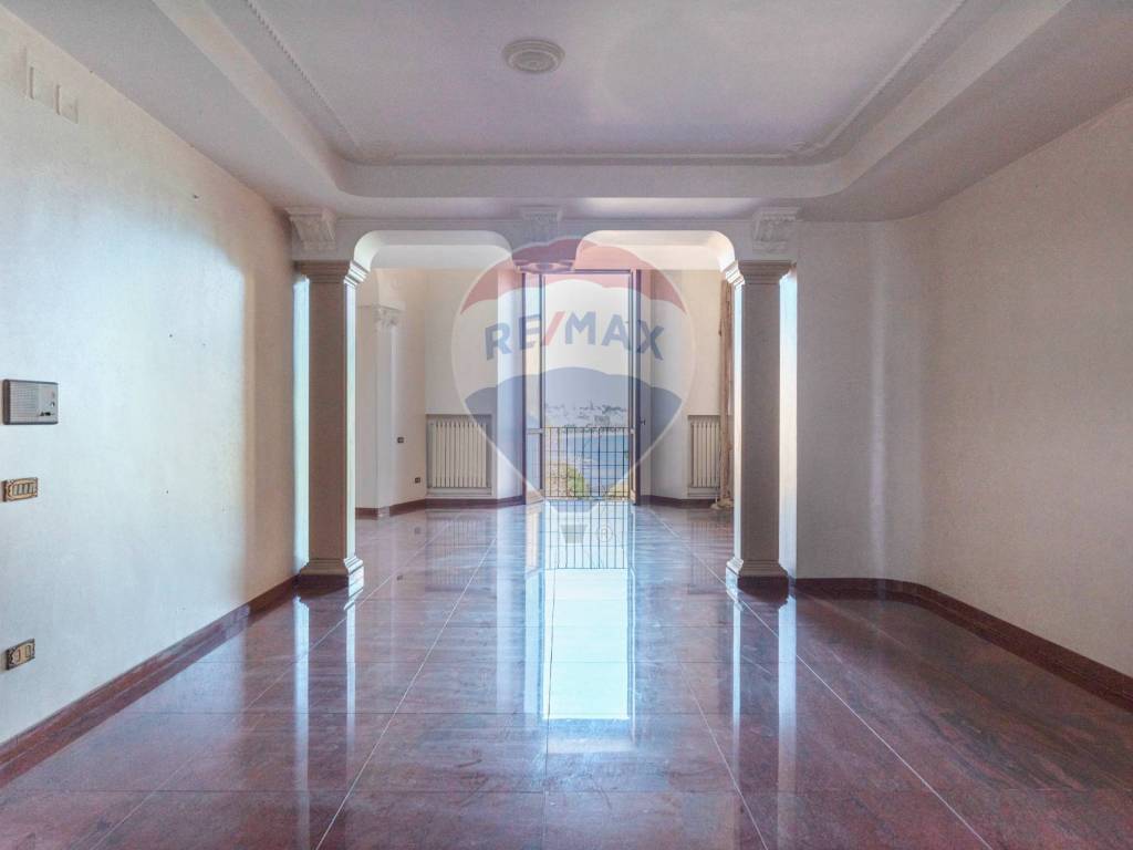 appartamento in vendita a Napoli in zona Chiaia