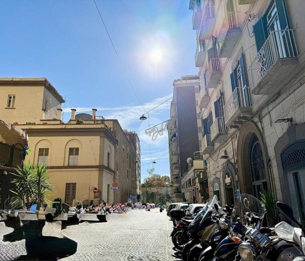 appartamento in vendita a Napoli in zona Chiaia