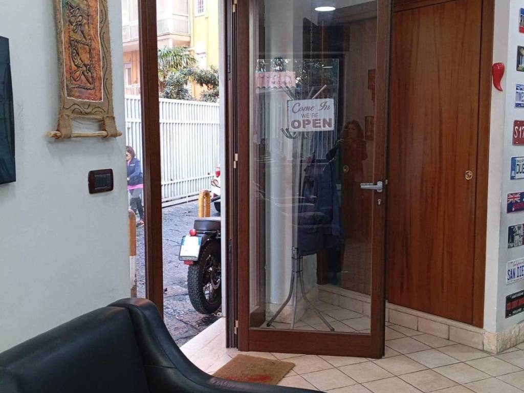 negozio in vendita a Napoli in zona Arenella