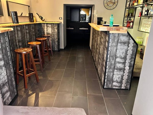negozio in vendita a Napoli in zona Chiaia