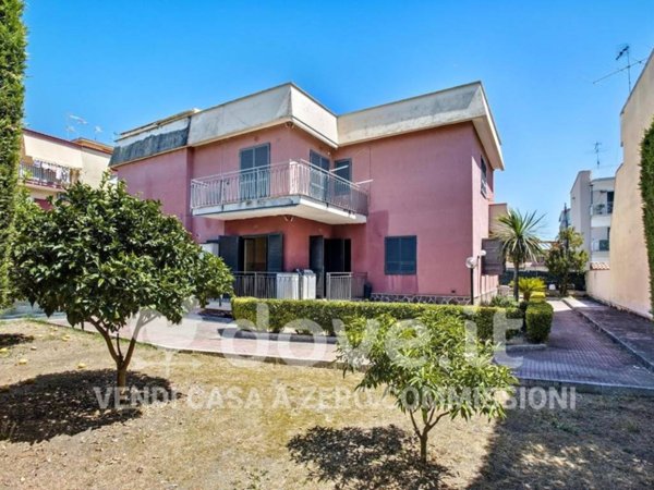 casa indipendente in vendita a Napoli in zona Barra