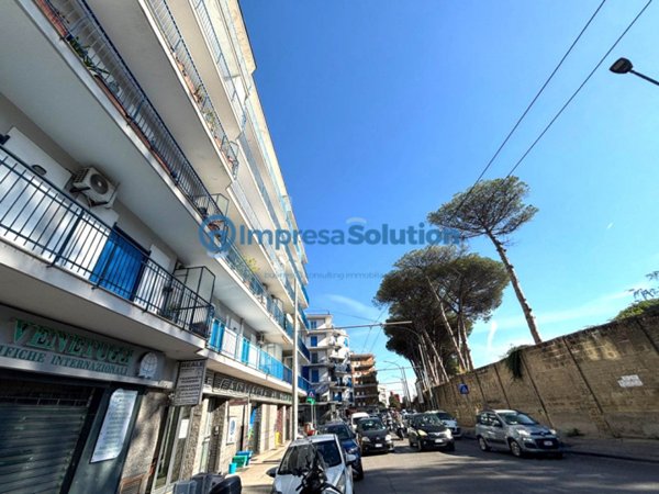 negozio in vendita a Napoli in zona Camaldoli