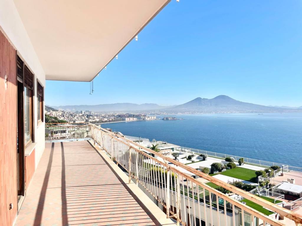 appartamento in vendita a Napoli in zona Posillipo
