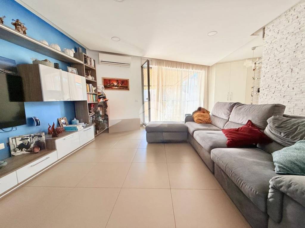 appartamento in vendita a Napoli in zona Poggioreale