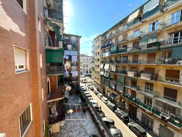 appartamento in vendita a Napoli in zona San Carlo all'Arena