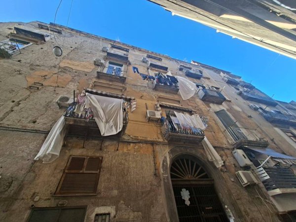appartamento in vendita a Napoli in zona Stella