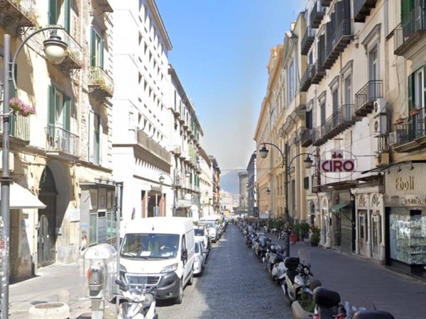 locale commerciale in vendita a Napoli