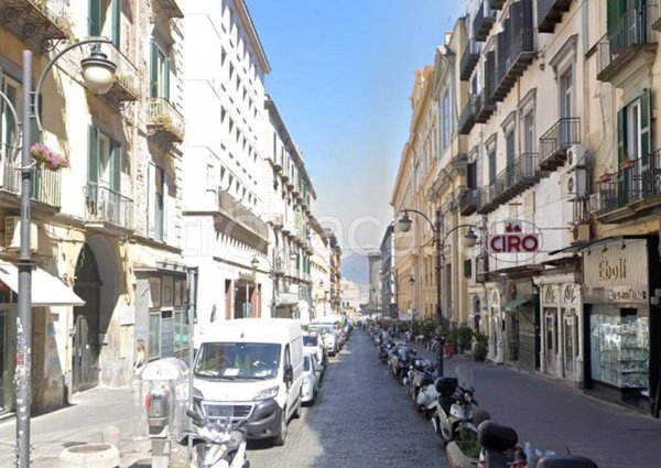 locale commerciale in vendita a Napoli in zona Porto