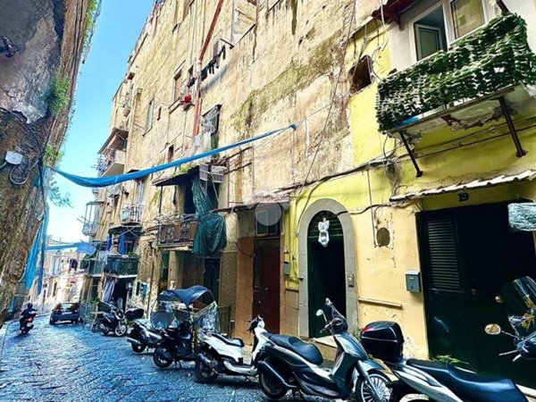appartamento in vendita a Napoli in zona Stella