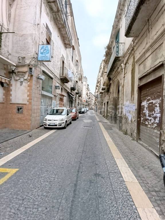 negozio in vendita a Napoli in zona Barra