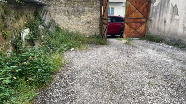 negozio in vendita a Napoli in zona Pendino / San Giuseppe