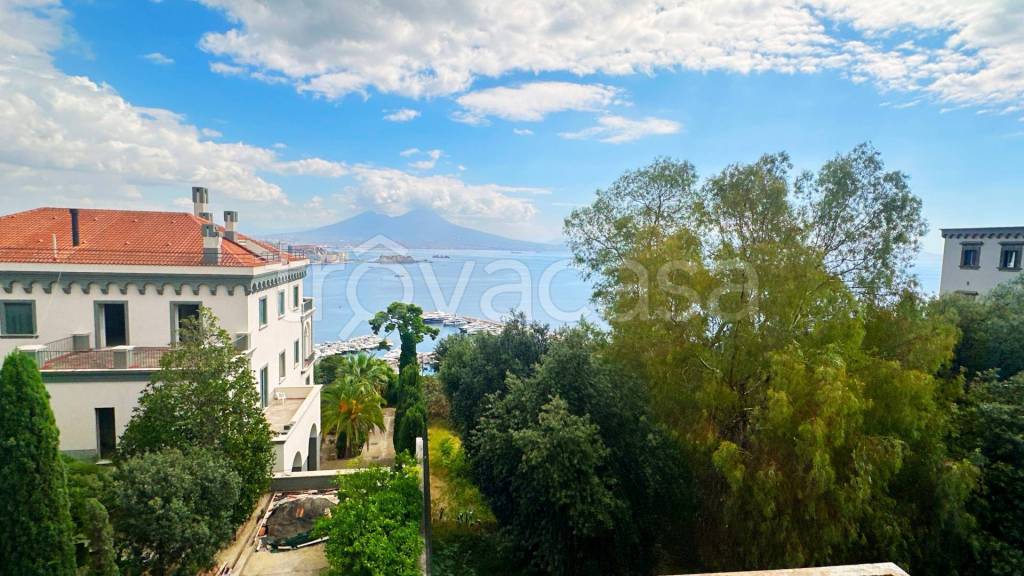 appartamento in vendita a Napoli in zona Posillipo