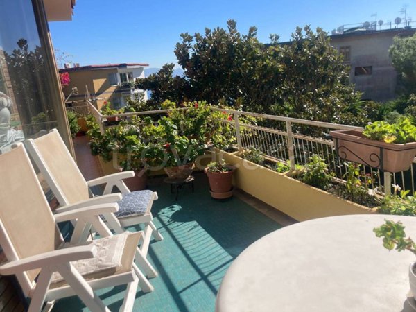 appartamento in vendita a Napoli in zona Posillipo