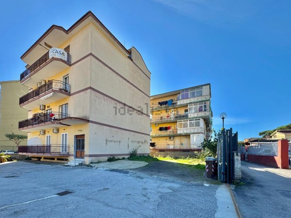 appartamento in vendita a Napoli in zona Pianura