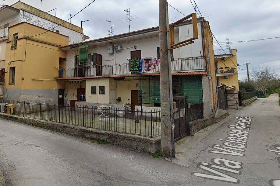 intera palazzina in vendita a Napoli in zona Pianura