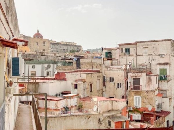 negozio in vendita a Napoli in zona Pendino / San Giuseppe