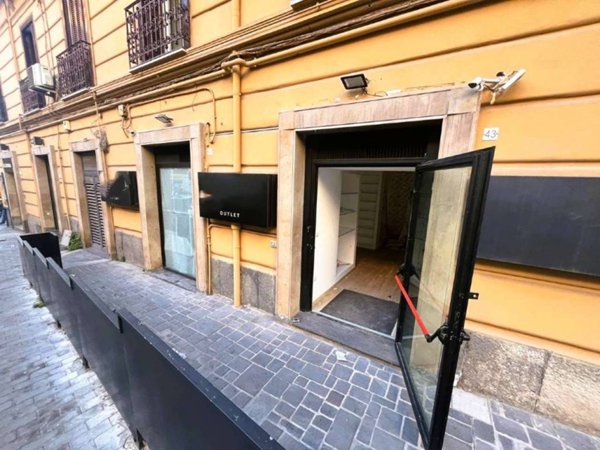negozio in vendita a Napoli in zona Chiaia